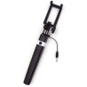 Zwarte uitschuifbare selfiestick om selfies mee te maken met de telefoon of smartphone