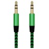 Groene male audio kabel voor de smartphone of tablet voor een speaker box groen