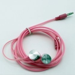 Roze stereo oordopjes met 3,5mm aansluiting om muziek of een film te luisteren op de smartphone en tablet
