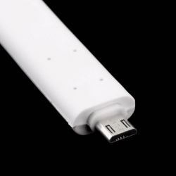 Handige flexibele buigbare kabel van USB naar MicroUSB connector aansluiting in het wit